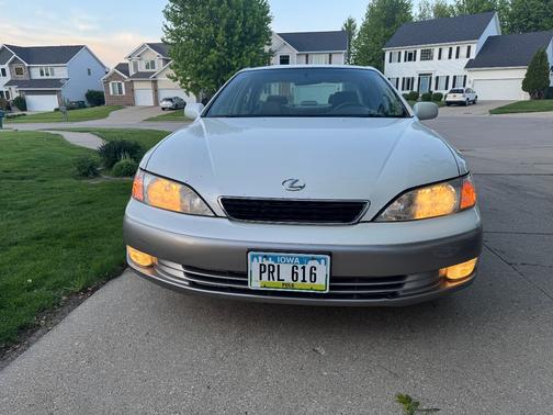 White 1997 Lexus ES 300 Base