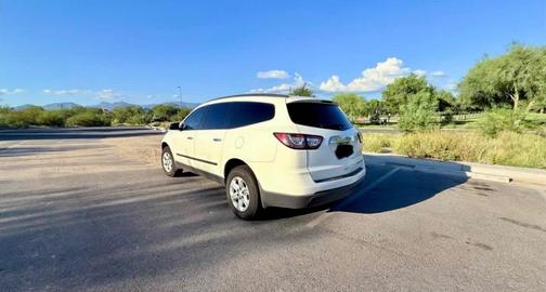 White 2013 Chevrolet Traverse LS