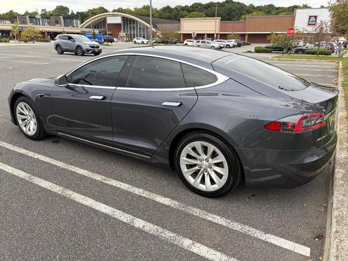 Gray 2018 Tesla Model S 75D