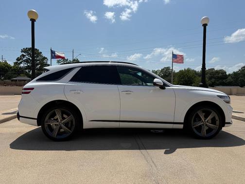 White 2023 Genesis GV70 2.5T