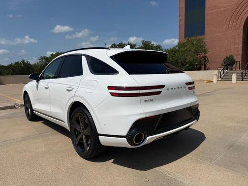 White 2023 Genesis GV70 2.5T