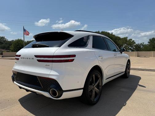 White 2023 Genesis GV70 2.5T