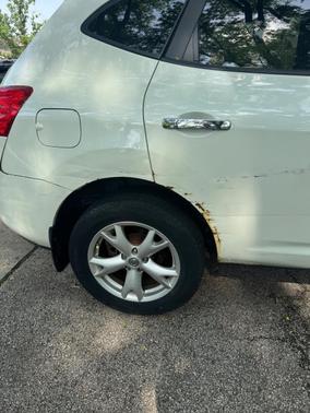 White 2010 Nissan Rogue SL