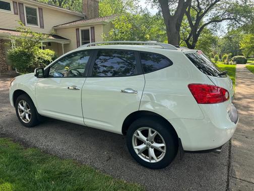 White 2010 Nissan Rogue SL