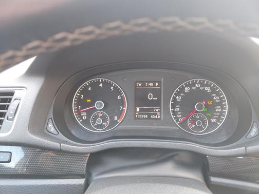 2014 Volkswagen Passat 1.8T Auto Sport