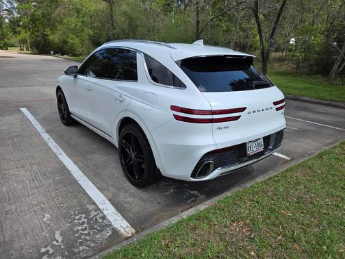 White 2022 Genesis GV70 2.5T