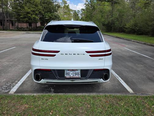 White 2022 Genesis GV70 2.5T