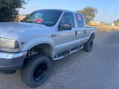 Silver 2001 Ford F-250 XLT Crew Cab Super Duty