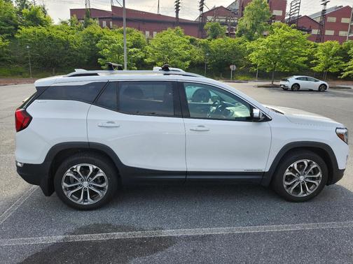 White 2018 GMC Terrain SLT
