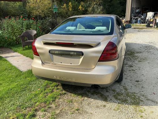 Gold 2005 Pontiac Grand Prix Base