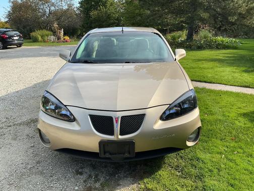 Gold 2005 Pontiac Grand Prix Base