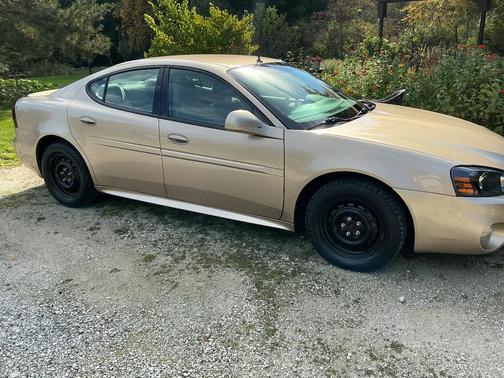 Gold 2005 Pontiac Grand Prix Base