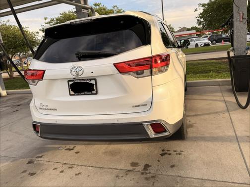 White 2019 Toyota Highlander Limited
