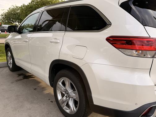 White 2019 Toyota Highlander Limited