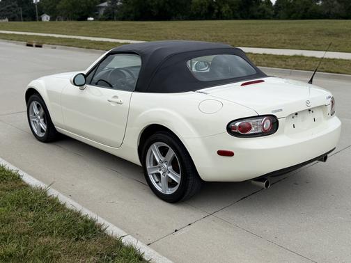 White 2006 Mazda MX-5 Miata Base