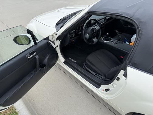 White 2006 Mazda MX-5 Miata Base