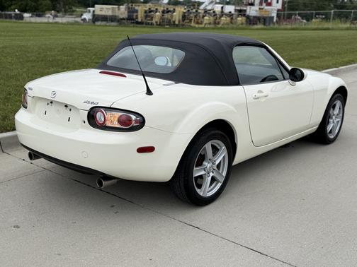 White 2006 Mazda MX-5 Miata Base