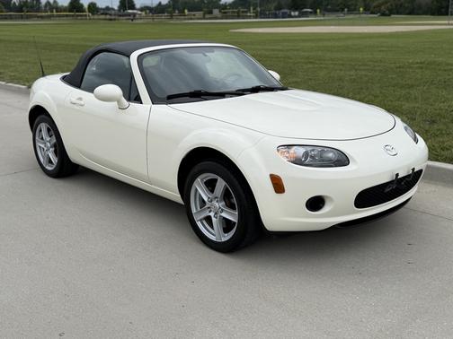 White 2006 Mazda MX-5 Miata Base