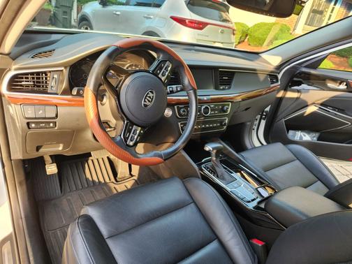 2019 Kia Cadenza Premium
