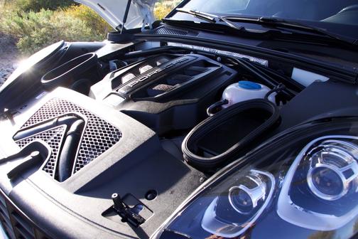 White 2017 Porsche Macan Macan S