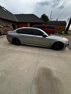 Gray 2020 BMW 750 i xDrive