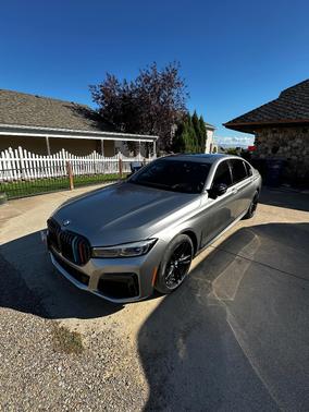 Gray 2020 BMW 750 i xDrive