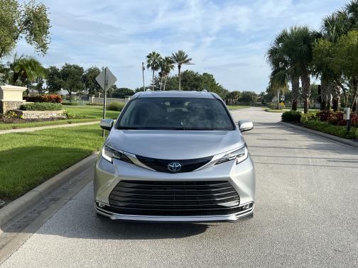 2022 Toyota Sienna Limited