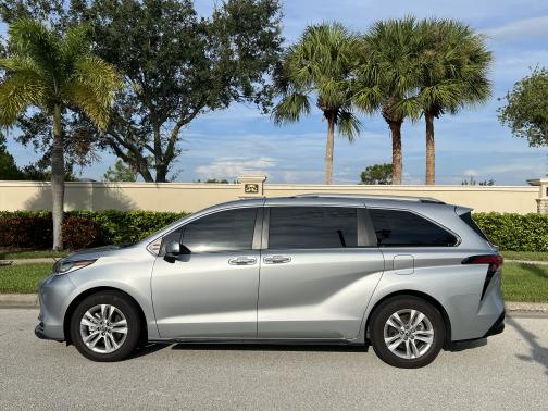 2022 Toyota Sienna Limited