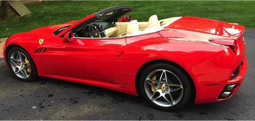 Photo 3 of 14 of 2010 Ferrari California Base