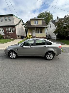 Silver 2008 Ford Focus SE