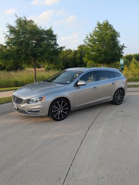 2016 Volvo V60 T5 Drive-E Platinum