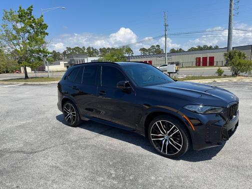 2025 BMW X5 M60i