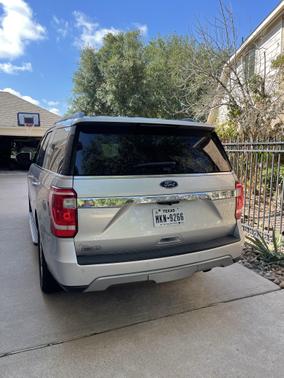 Photo 2 of 7 of 2019 Ford Expedition XLT