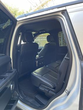 Photo 5 of 7 of 2019 Ford Expedition XLT