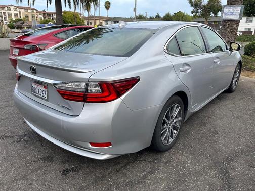 Gray 2018 Lexus ES 300h Base
