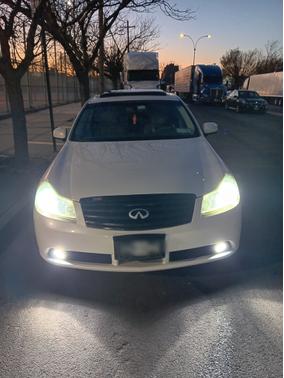 White 2007 INFINITI M35 x