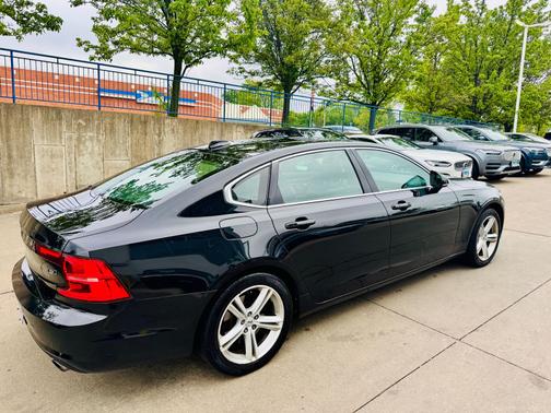 2018 Volvo S90 T5 Momentum