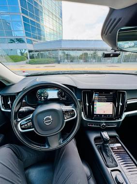 2018 Volvo S90 T5 Momentum