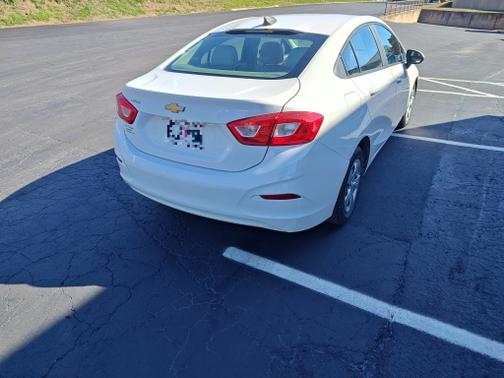 White 2018 Chevrolet Cruze LS