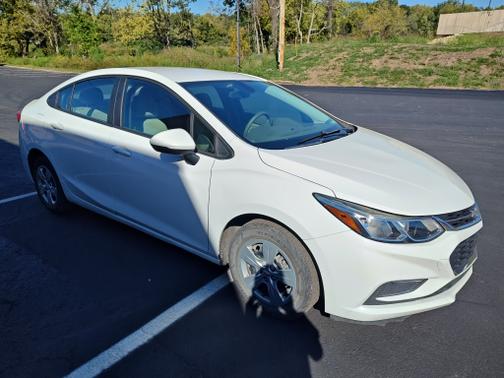 White 2018 Chevrolet Cruze LS