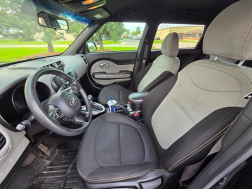 Black 2015 Kia Soul +