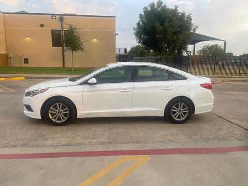 White 2016 Hyundai SONATA SE