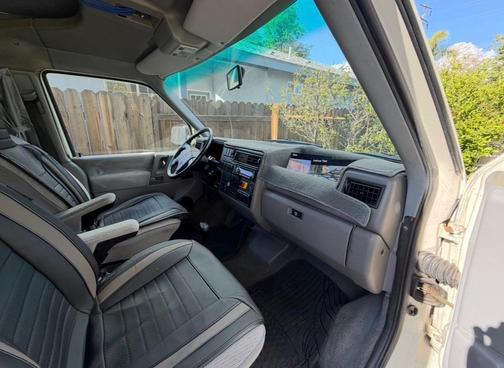 White 1993 Volkswagen Eurovan MV