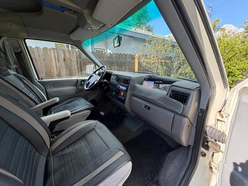 White 1993 Volkswagen Eurovan MV