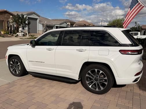 White 2023 Jeep Grand Cherokee Overland