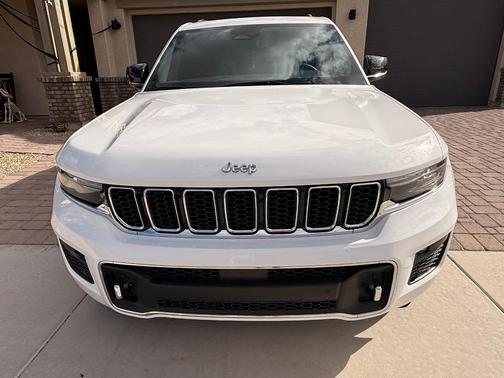 White 2023 Jeep Grand Cherokee Overland