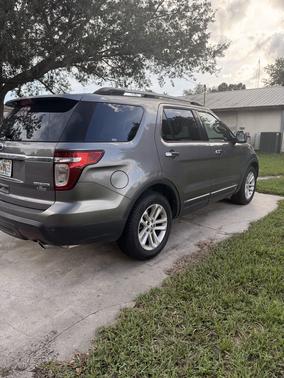 Gray 2014 Ford Explorer XLT