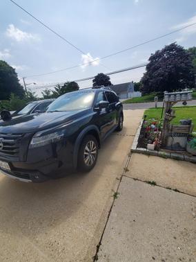Black 2022 Nissan Pathfinder SL