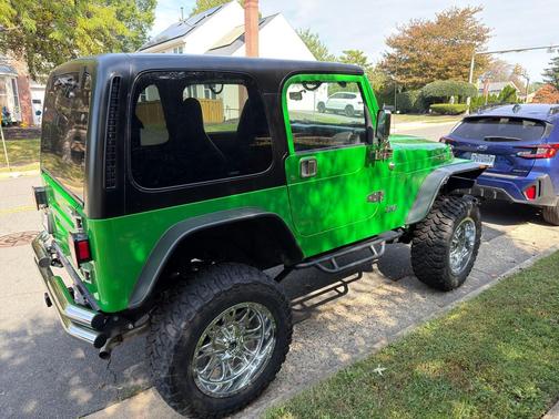 Green 2000 Jeep Wrangler Sport