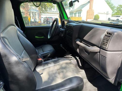 Green 2000 Jeep Wrangler Sport